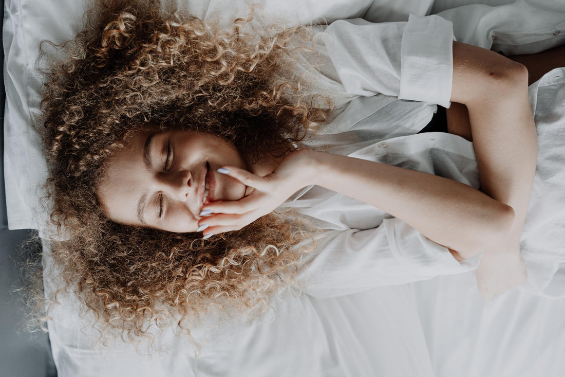 9 Benefits of Sleeping with a Silk Bonnet