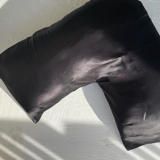 Sleepy Girl Bye Bye Acne™ Boomerang Silk Pillowcase - Black