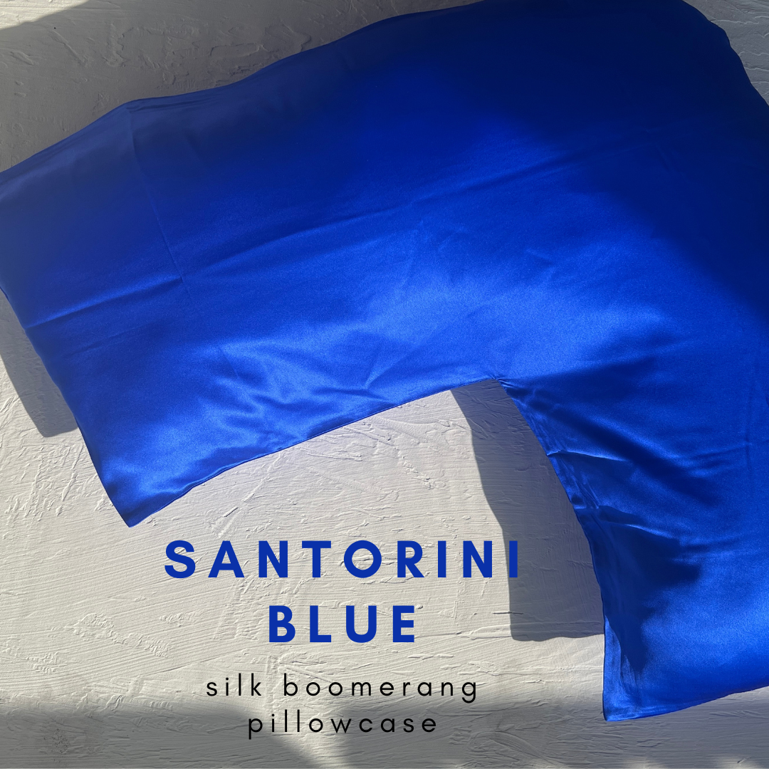 Sleepy Girl Bye Bye Acne™ Boomerang Silk Pillowcase - Santorini Blue